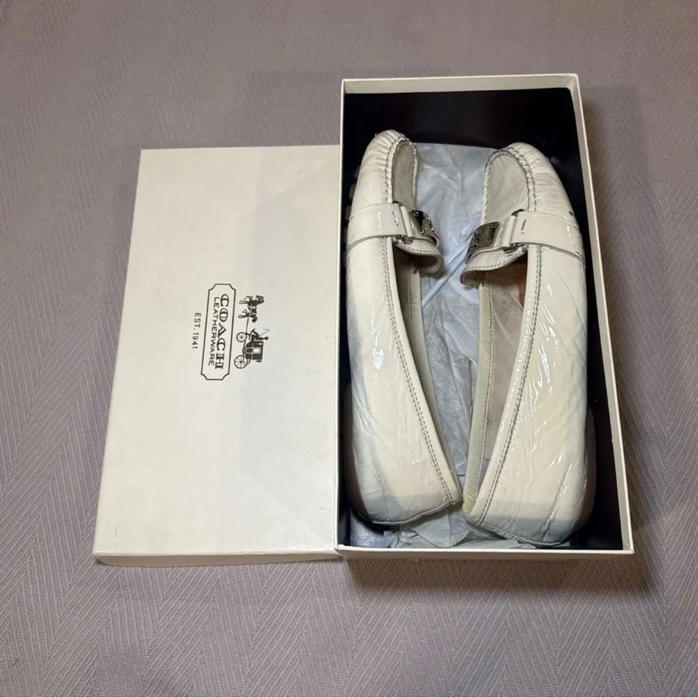 Coach Pierce Off White Patent Leather Silver C Logo Driving Loafer Flats Woman 9